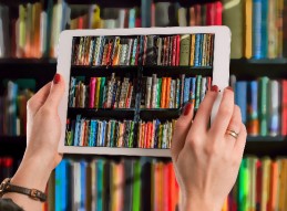 CHARLA SOBRE PR&Eacute;STAMO ELECTR&Oacute;NICO GRATUITO DE LIBROS, PEL&Iacute;CULAS Y SERIES