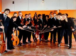 DANDO CUERDA AL ANIVERSARIO